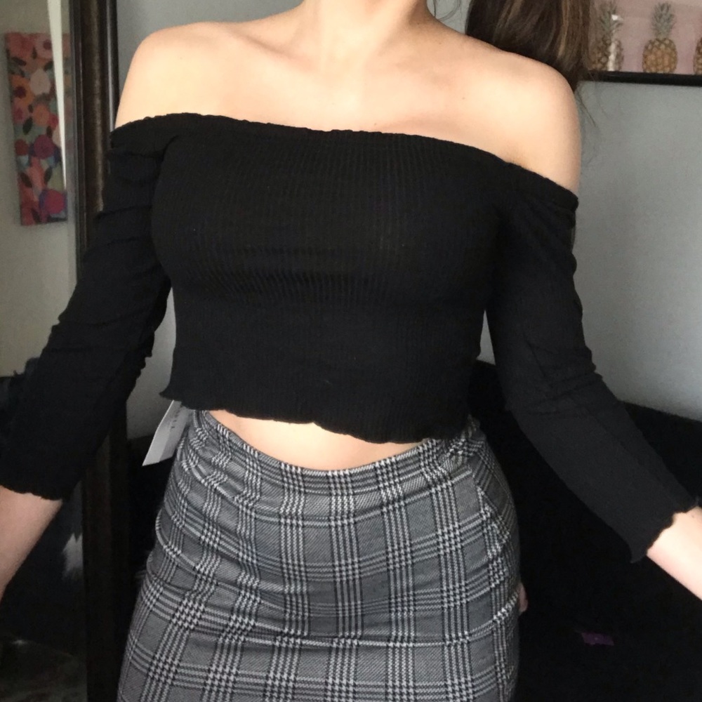 Off The Shoulder Top - Picture 6 of 6